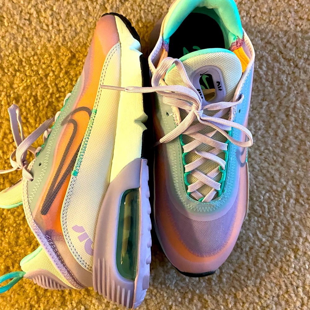 Women’s AirMax 2090 Sneakers